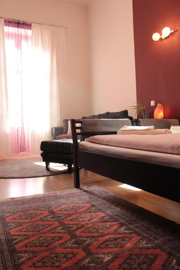 Appartamento Yasmine Flat Budapest Esterno foto